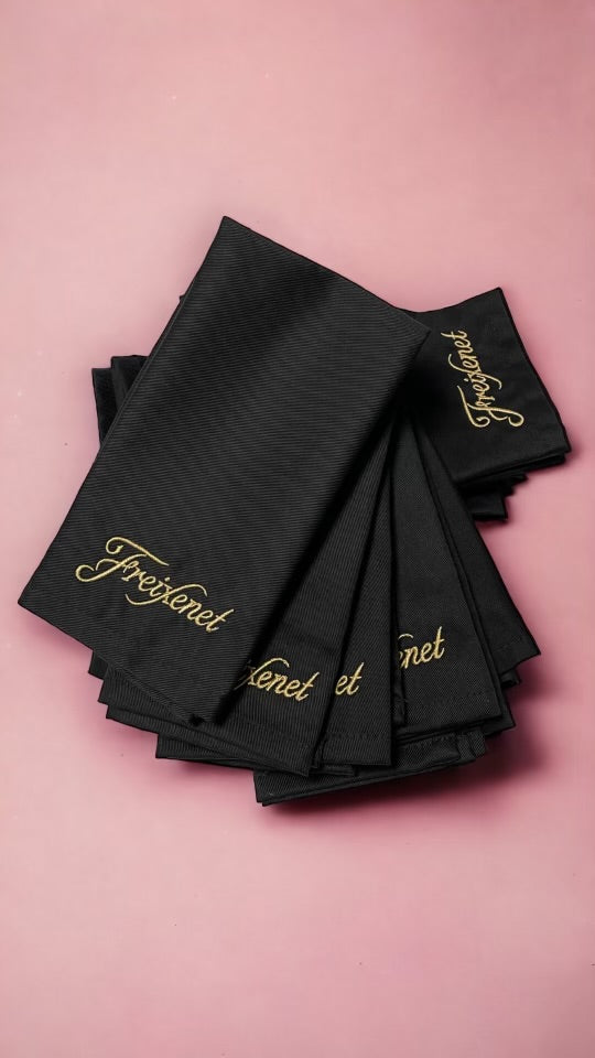 Broderad logotyp på servetter