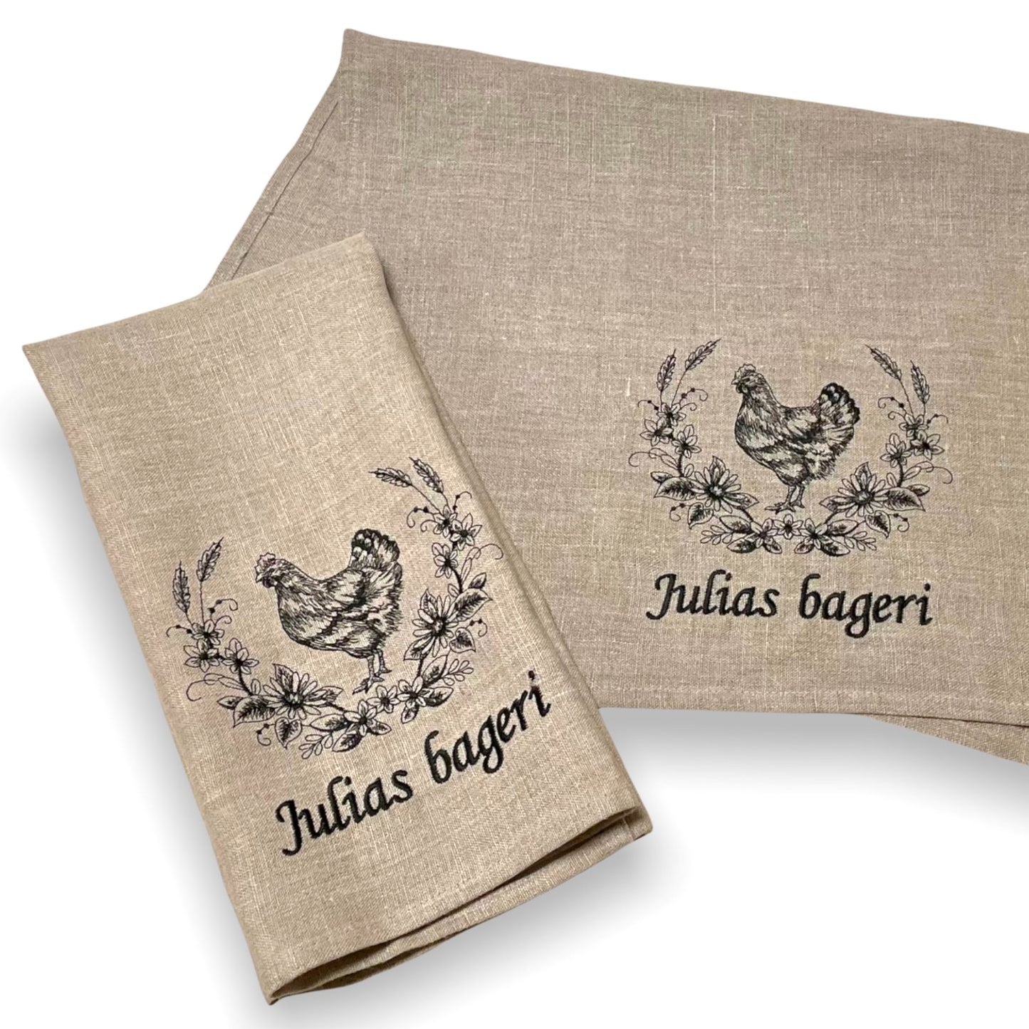 Vackra kökshanddukar i 100% linne med motiv och text i brodyr. Broderas efter beställning, personlig text eller namn.