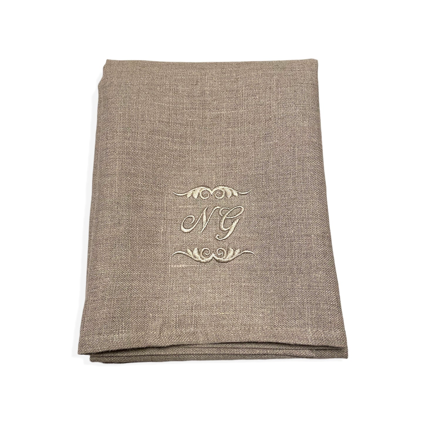 Broderat monogram och dekor på linnehanddukar. Vi broderar på beställning. Välj initialer. Varm grå-beige tråd på oblekt linne.