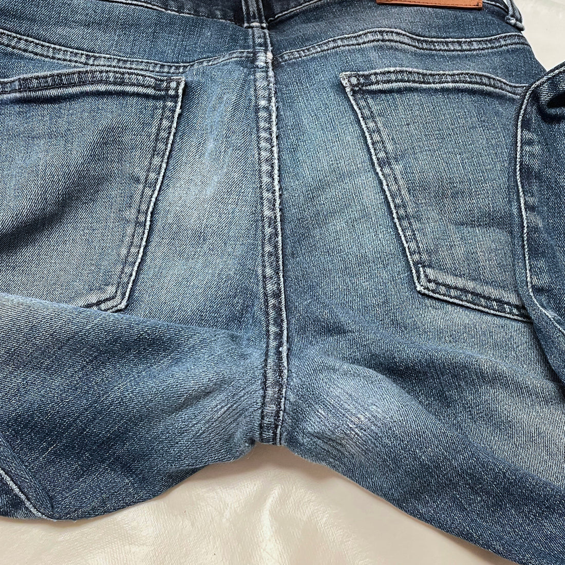 Laga dina jeans snyggt och diskret gör så här