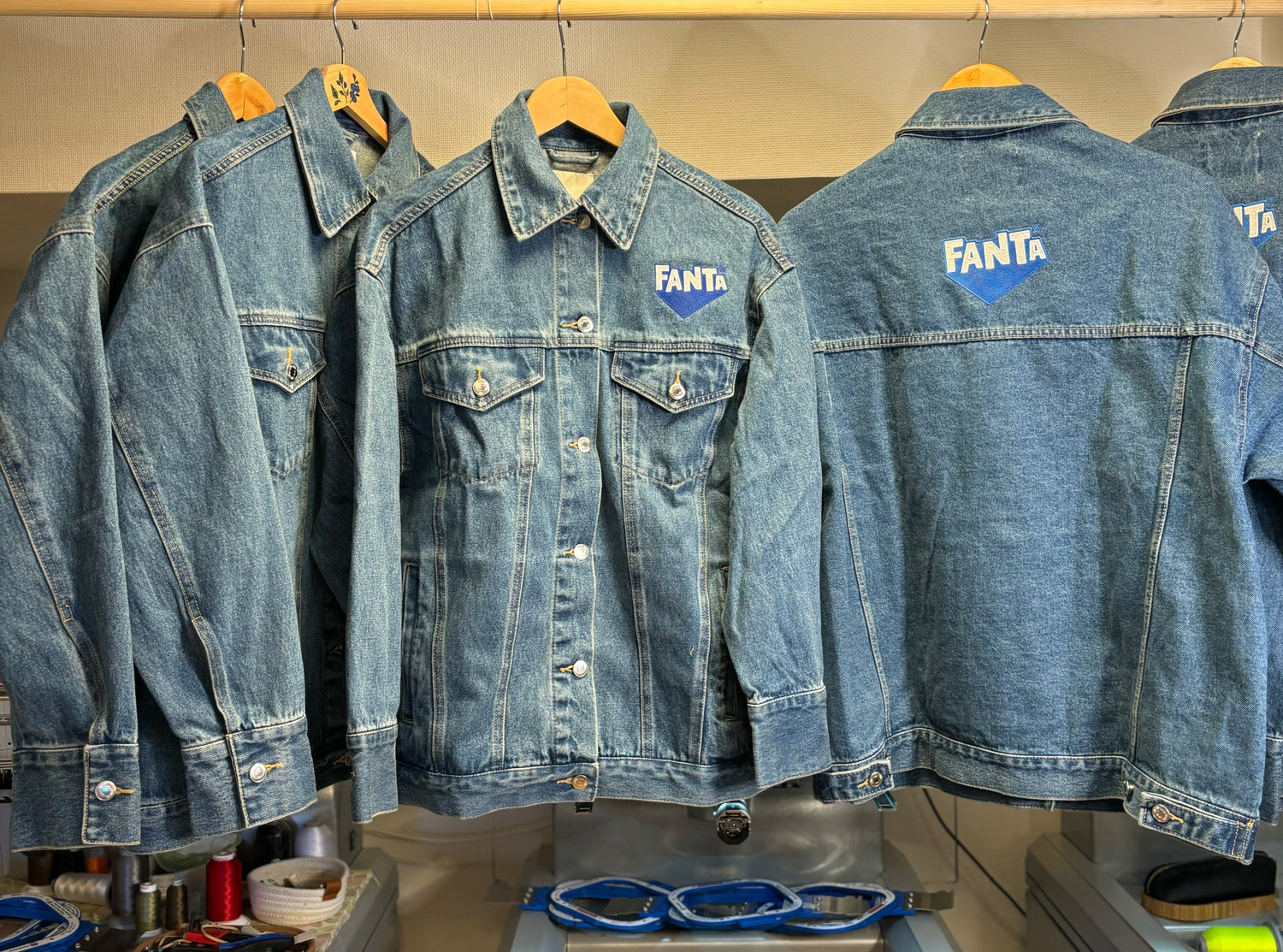 Broderi på jeansjacka